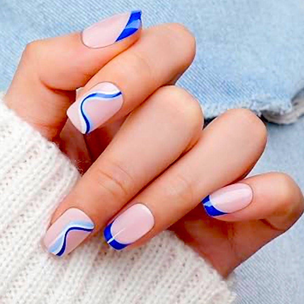 Press on nails 💅🏻 short fake nails with blue swirl design